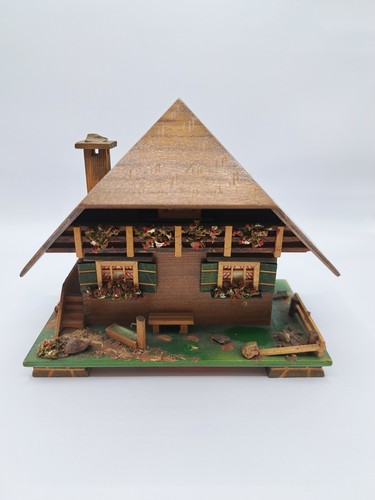 Vintage spieluhr holzhaus - spieluhr,